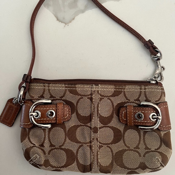 Coach Wristlet in Great Used Condition- Vintage Circa Early 2000s- Coach Bag - Picture 1 of 6